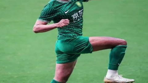 三笘薰力挺胜利，将欧洲战场视为终极挑战，四战未尝进球